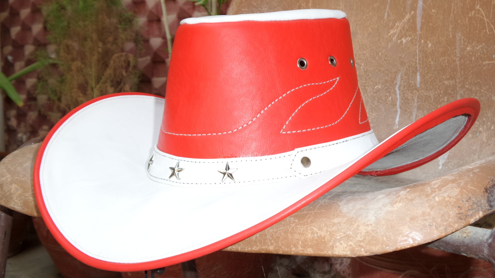 Cow leather cowboy hat red and white